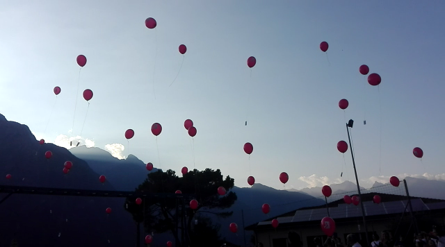 il lancio dei palloncini